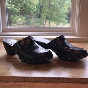 Mootsies Tootsies silver stud clogs